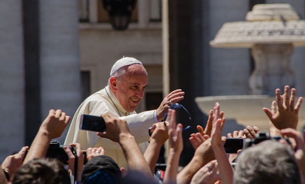 Belle parole, ma le azioni? Da Marie Collins al card. DiNardo la delusione per la lettera del papa sugli abusi 